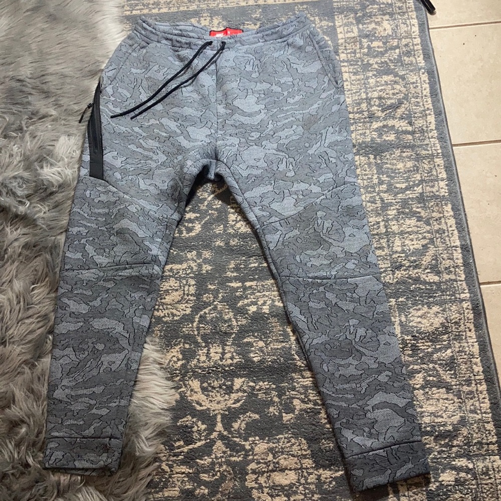 Nike camo Tech sweat pants